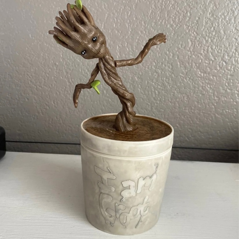 Disneyland Groot Sipper. Missing straw.